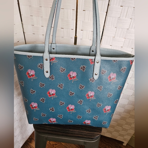 REVERSIBLE CITY TOTE IN FLORAL PRINT COATED CANVAS (COACH F12176)DARK TEAL/BLUE - Picture 3 of 12